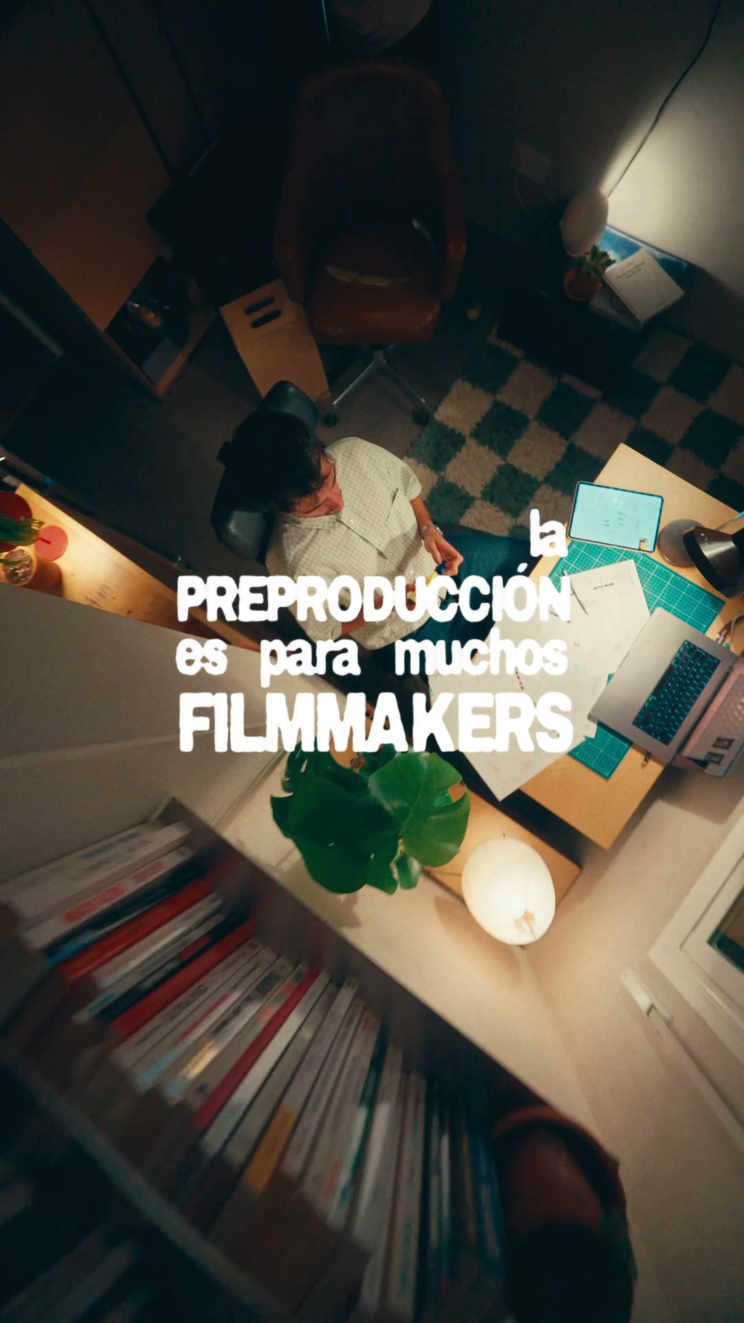 «la PREPRODUCCIÓN es para muchos FILMMAKERS» sobre un plano cenital del estudio