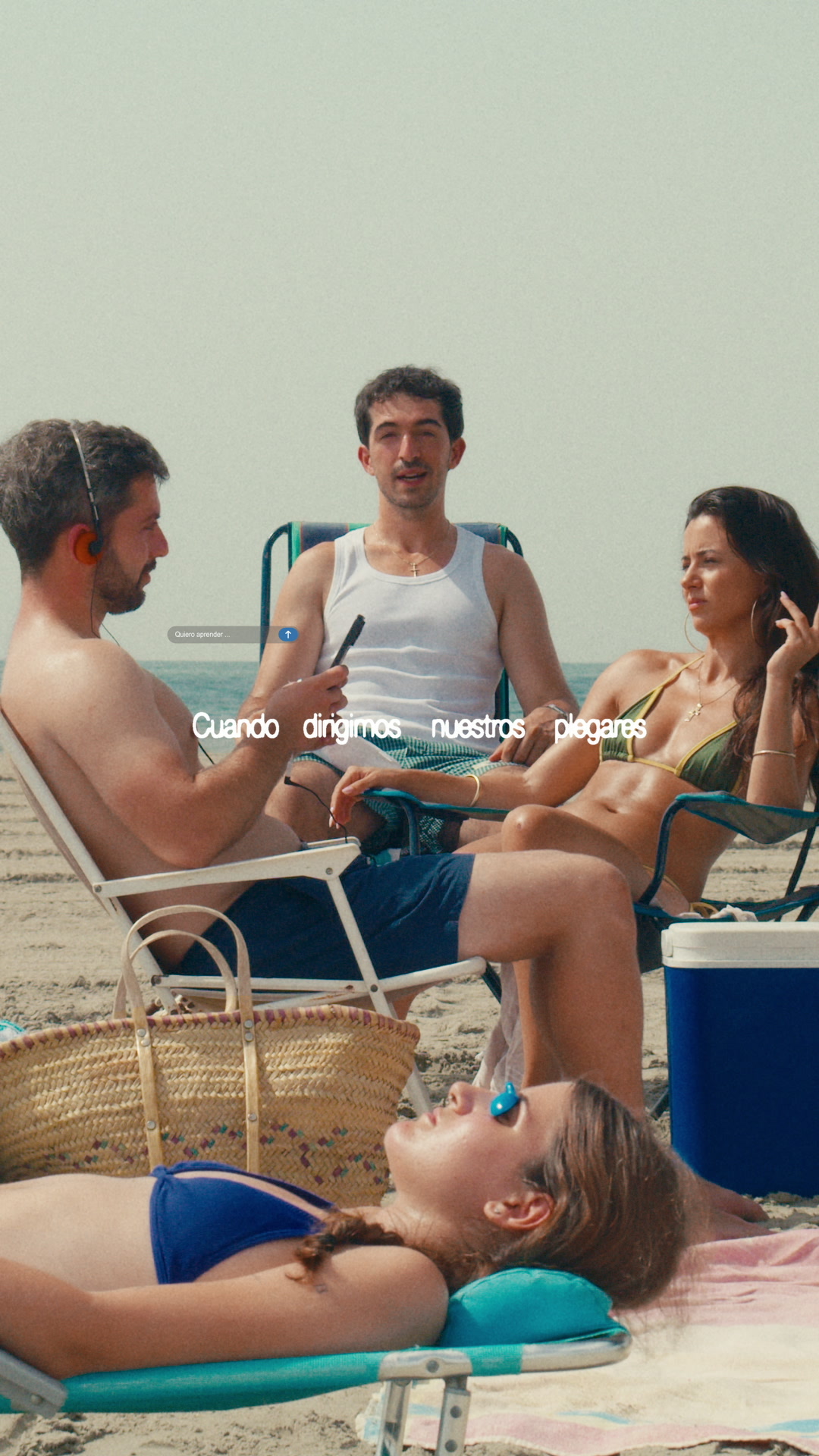 «Cuando dirigimos nuestros plegares» sobre un grupo de amigos en la playa